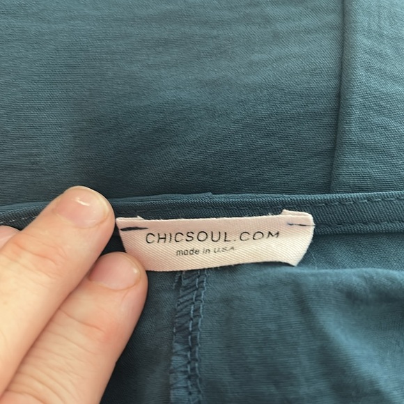 NWOT. Woman’s round neckline blouse with 3/4 length sleeves & ruffle hemline. - Picture 9 of 10